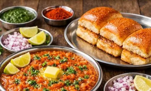मुंबई का मशहूर स्वाद अब घर में, इस आसान रेसिपी से बनाएं होटल जैसी पाव भाजी