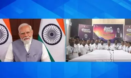 पीएम मोदी के देशवासियों से अपील, टूर के दौरान बजट का कुछ हिस्सा स्थानीय चीजों की खरीदारी पर करें खर्च पीएम मोदी के देशवासियों से अपील, टूर के दौरान बजट का कुछ हिस्सा स्थानीय चीजों की खरीदारी पर करें खर्च