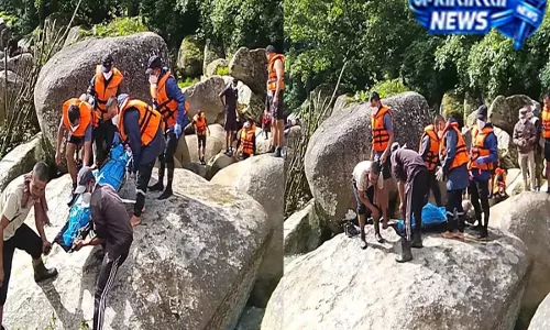 मेघालय SDRF की चार दिन की तलाश खत्म, वाहनियांगलेंग नदी से शव बरामद मेघालय SDRF की चार दिन की तलाश खत्म, वाहनियांगलेंग नदी से शव बरामद
