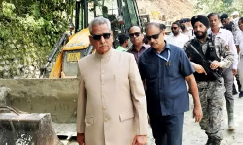 बहाली अभियान की जमीनी हकीकत देखने पहुंचे गवर्नर, 20वें मील में लिया कामों का अपडेट