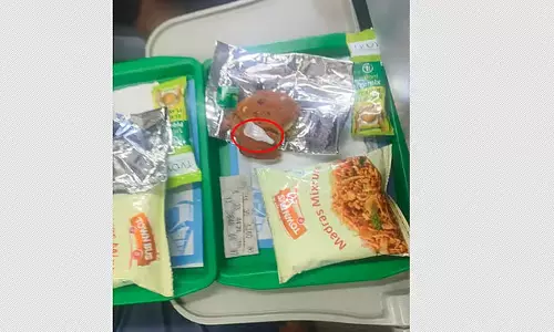 वंदे भारत ट्रेन के खाने में मिली गोंद की बोतल