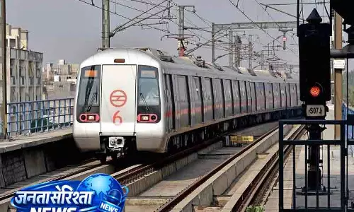 Delhi: सभी 18 मेट्रो स्टेशन चार दिनों के बाद फिर से खुले Delhi: सभी 18 मेट्रो स्टेशन चार दिनों के बाद फिर से खुले