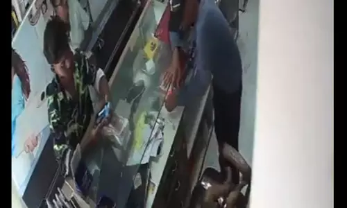 ग्राहक बनकर पहुंचा चोर, महंगी मोबाइल किया पार