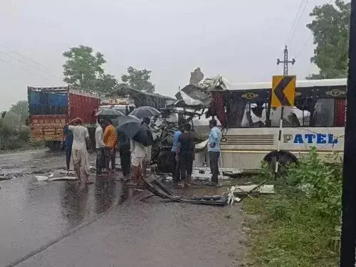 Jalore: बस-ट्रक की आमने-सामने भिड़ंत, दो की मौत से मचा हड़कंप