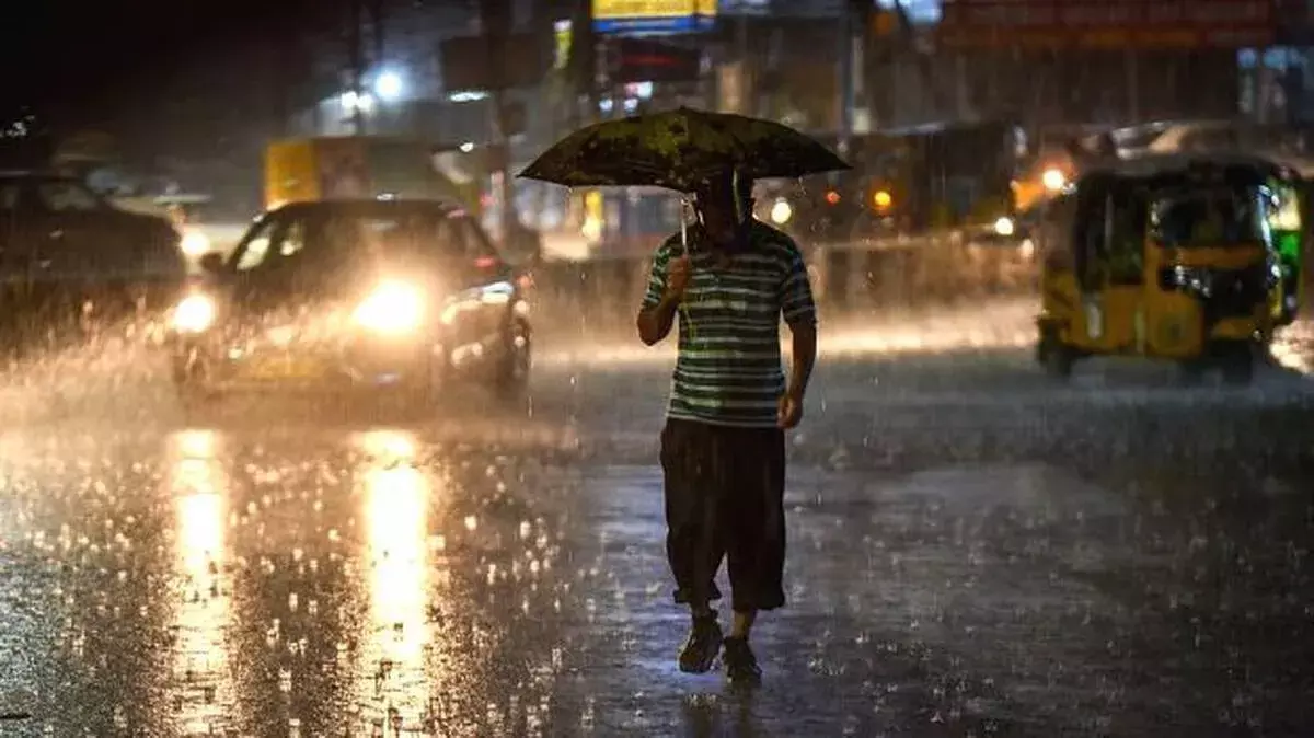 कमजोर मॉनसून ने केरल में जल संकट गहराया, बारिश में 37% की कमी कमजोर मॉनसून ने केरल में जल संकट गहराया, बारिश में 37% की कमी