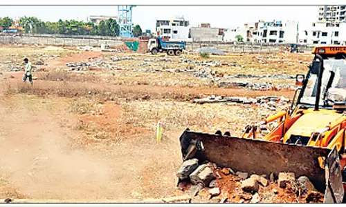 अवैध प्लाटिंग को वैध बताकर भोले-भाले लोगों को लूट रहे बिल्डर अवैध प्लाटिंग को वैध बताकर भोले-भाले लोगों को लूट रहे बिल्डर