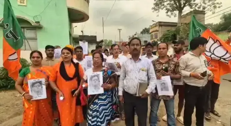 West Burdwan: शत्रुघ्न सिन्हा की अनुपस्थिति पर सियासत तेज, भाजपा ने की सांकेतिक कार्रवाई West Burdwan: शत्रुघ्न सिन्हा की अनुपस्थिति पर सियासत तेज, भाजपा ने की सांकेतिक कार्रवाई