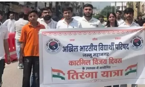 Jammu: एबीवीपी ने मनाया कारगिल विजय दिवस, तिरंगा यात्रा से किया शहीदों को याद