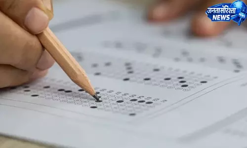 NEET री-एग्जाम रिजल्ट में गड़बड़ी का आरोप, हावेरी की छात्रा ने NTA पर उठाए सवाल NEET री-एग्जाम रिजल्ट में गड़बड़ी का आरोप, हावेरी की छात्रा ने NTA पर उठाए सवाल