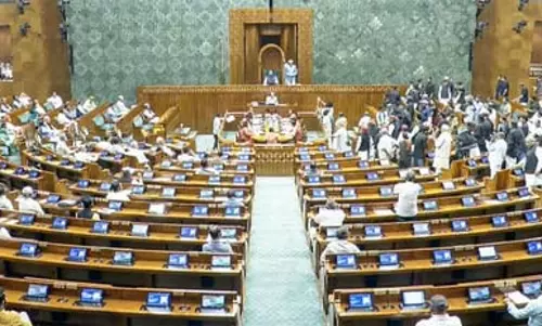 नीट प्रदर्शनकारियों पर पुलिस कार्रवाई को लेकर विपक्षी सांसदों ने दिया संसद में स्थगन प्रस्ताव नोटिस