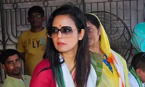 Kolkata: लोकतंत्र की रक्षा में जेन-जी का योगदान महत्वपूर्ण: महुआ मोइत्रा Kolkata: लोकतंत्र की रक्षा में जेन-जी का योगदान महत्वपूर्ण: महुआ मोइत्रा