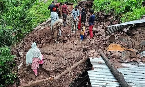 Jammu: जम्मू-कश्मीर में मौसम साफ रहने के आसार, भूस्खलन की संभावना बरकरार Jammu: जम्मू-कश्मीर में मौसम साफ रहने के आसार, भूस्खलन की संभावना बरकरार