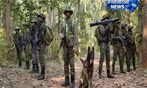 CRPF स्थापना दिवस पर उपराष्ट्रपति और अमित शाह ने किया जवानों को नमन CRPF स्थापना दिवस पर उपराष्ट्रपति और अमित शाह ने किया जवानों को नमन