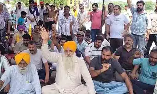 Faridkot में न्याय की मांग को लेकर सड़क जाम Faridkot में न्याय की मांग को लेकर सड़क जाम