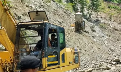 NHIDCL की टीम ने बढ़ाई रफ्तार, 20वें मील पर क्षतिग्रस्त मार्ग को किया जा रहा दुरुस्त