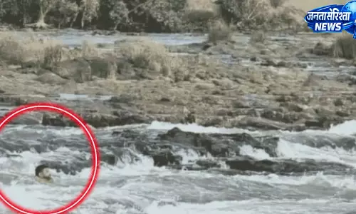 नर्मदा की तेज धारा में बहा युवक, महेश्वर घाट पर हादसा