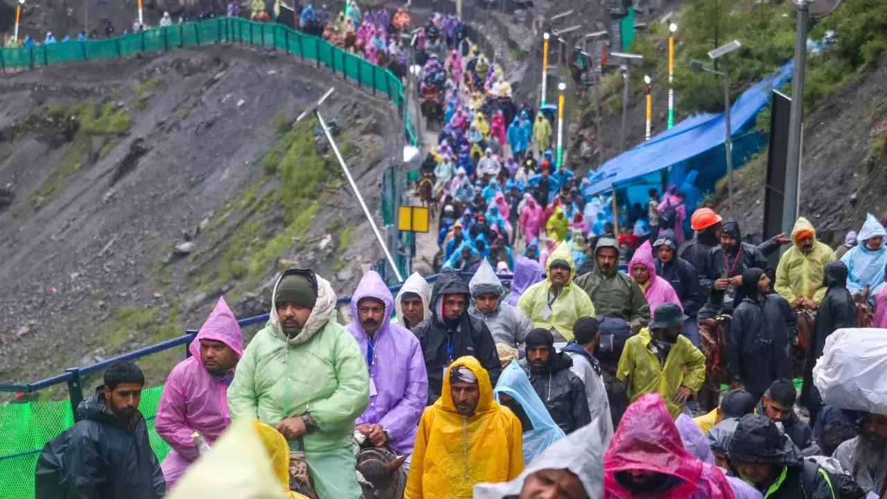 Amarnath Yatra ने 24 दिनों में 4 लाख का आंकड़ा पार किया