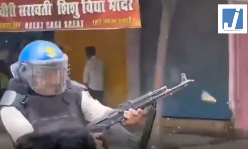 प्रदर्शनकारियों पर एके 47 से फायरिंग करने वाला पुलिसकर्मी निलंबित प्रदर्शनकारियों पर एके 47 से फायरिंग करने वाला पुलिसकर्मी निलंबित