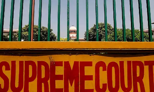 दलबदल कानून पर सुप्रीम कोर्ट सख्त, कपिल सिब्बल की याचिका पर केंद्र को नोटिस दलबदल कानून पर सुप्रीम कोर्ट सख्त, कपिल सिब्बल की याचिका पर केंद्र को नोटिस