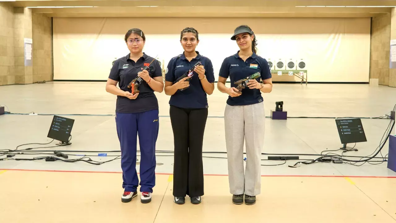 हांगझोऊ ISSF वर्ल्ड कप: ईशा को गोल्ड, मनु को ब्रॉन्ज़ मेडल