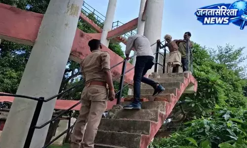 70 साल के बुजुर्ग का हाईवोल्टेज ड्रामा, सुरक्षित उतारा 70 साल के बुजुर्ग का हाईवोल्टेज ड्रामा, सुरक्षित उतारा
