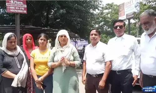 बेटी की हत्या का आरोप लगाकर मां ने लगाई न्याय की गुहार, एडीजी से शिकायत बेटी की हत्या का आरोप लगाकर मां ने लगाई न्याय की गुहार, एडीजी से शिकायत
