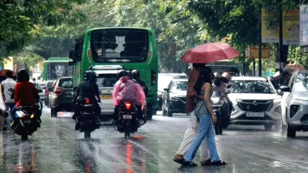 एर्नाकुलम समेत पांच जिलों में भारी बारिश की चेतावनी, मौसम विभाग का अनुमान