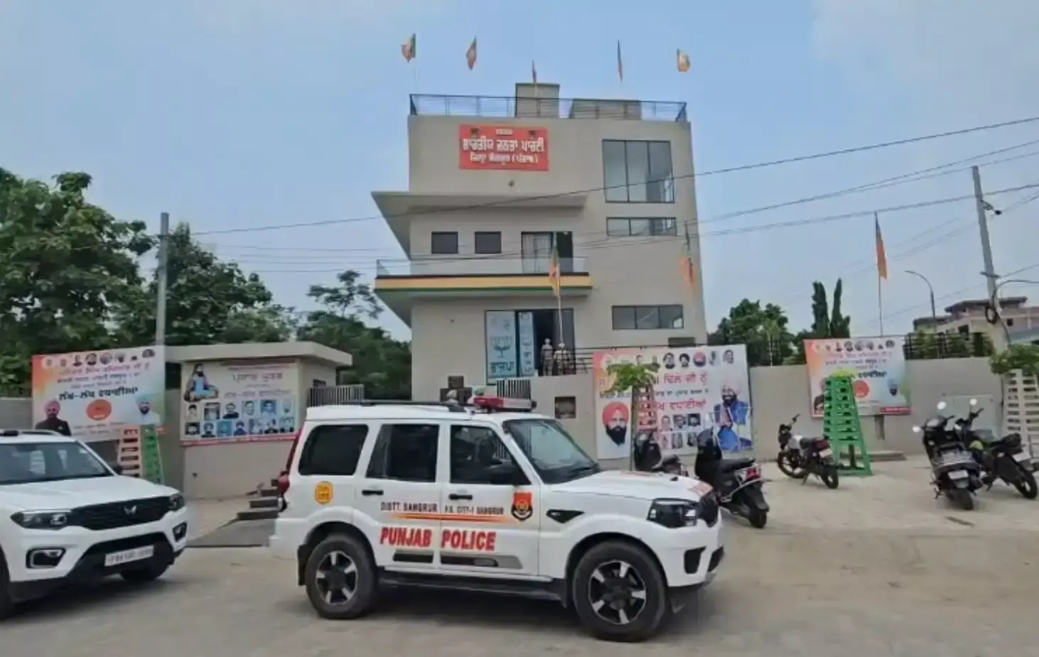 Chandigarh: भाजपा कार्यालय पर पेट्रोल बम फेंके जाने से हड़कंप, जांच के लिए SIT गठित