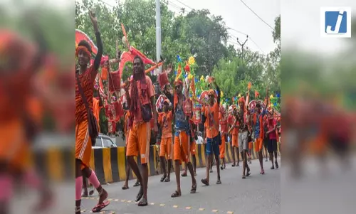 UP NEWS: सरकार कांवड़ यात्रा के लिए चलाएगी अतिरिक्त बसें, निगरानी के लिए 24 घंटे एक्टिव रहेगा कंट्रोल रूम