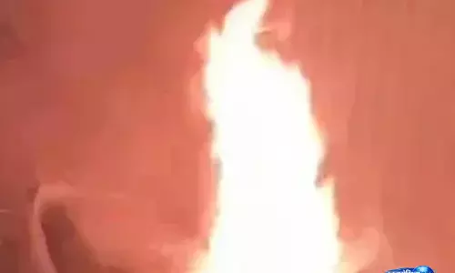 बैटरी धमाके से दहला आली सराय, इलेक्ट्रिक स्कूटी समेत तीन वाहन जले बैटरी धमाके से दहला आली सराय, इलेक्ट्रिक स्कूटी समेत तीन वाहन जले