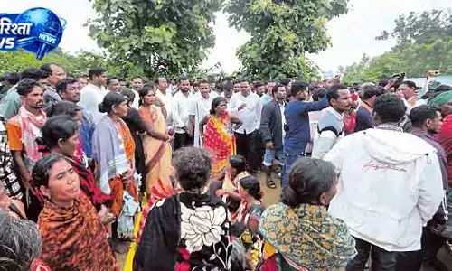 Umarkot आश्रम स्कूल के पास लड़की फंदे से लटकी मिली Umarkot आश्रम स्कूल के पास लड़की फंदे से लटकी मिली