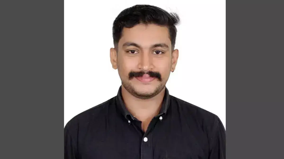 तिरुवनंतपुरम में लॉरी और बाइक की टक्कर में युवा पत्रकार की मौत तिरुवनंतपुरम में लॉरी और बाइक की टक्कर में युवा पत्रकार की मौत