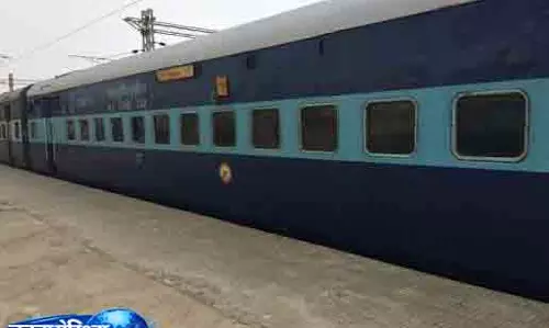 Odisha में धौली एक्सप्रेस में धुआं, सभी सुरक्षित Odisha में धौली एक्सप्रेस में धुआं, सभी सुरक्षित