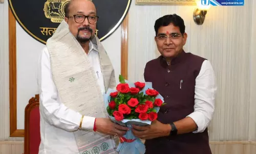 राज्यपाल डेका से उच्च शिक्षा मंत्री वर्मा ने की सौजन्य भेंट राज्यपाल डेका से उच्च शिक्षा मंत्री वर्मा ने की सौजन्य भेंट