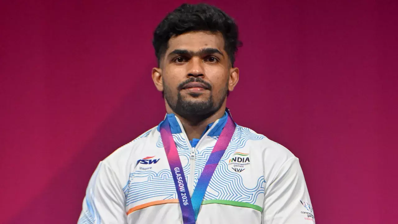 विजय ने CWG विजेता राजा मुथुपांडी को दिए 30 लाख