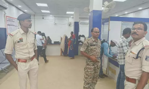 बैंक, एटीएम और ज्वेलर्स दुकानों के आसपास घूम रहे संदिग्धो को पुलिस ने पकड़ा