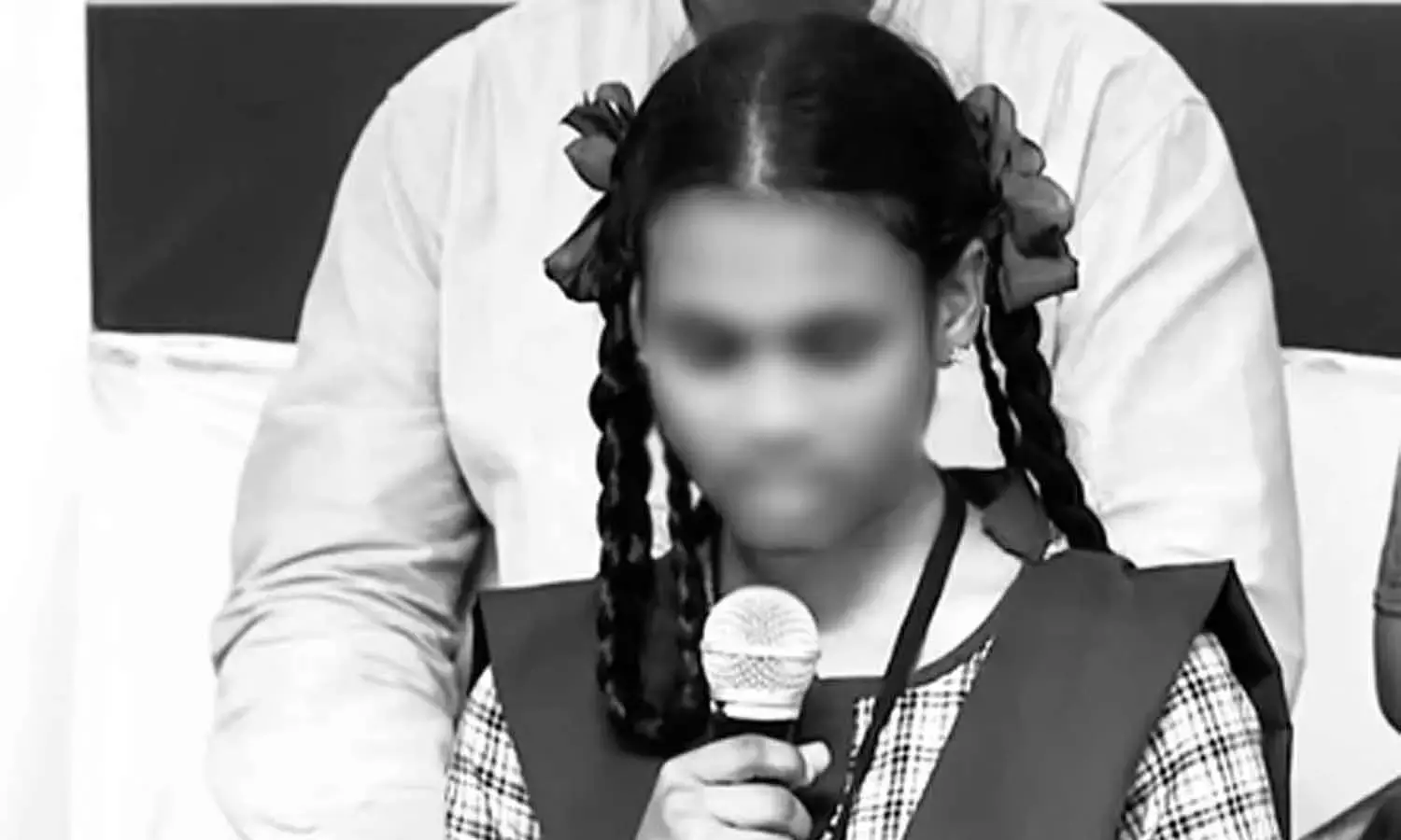 स्कूल कार्यक्रम में आंध्र के मुख्यमंत्री नायडू के साथ मंच साझा करने वाली 10वीं कक्षा की छात्रा ने आत्महत्या कर ली