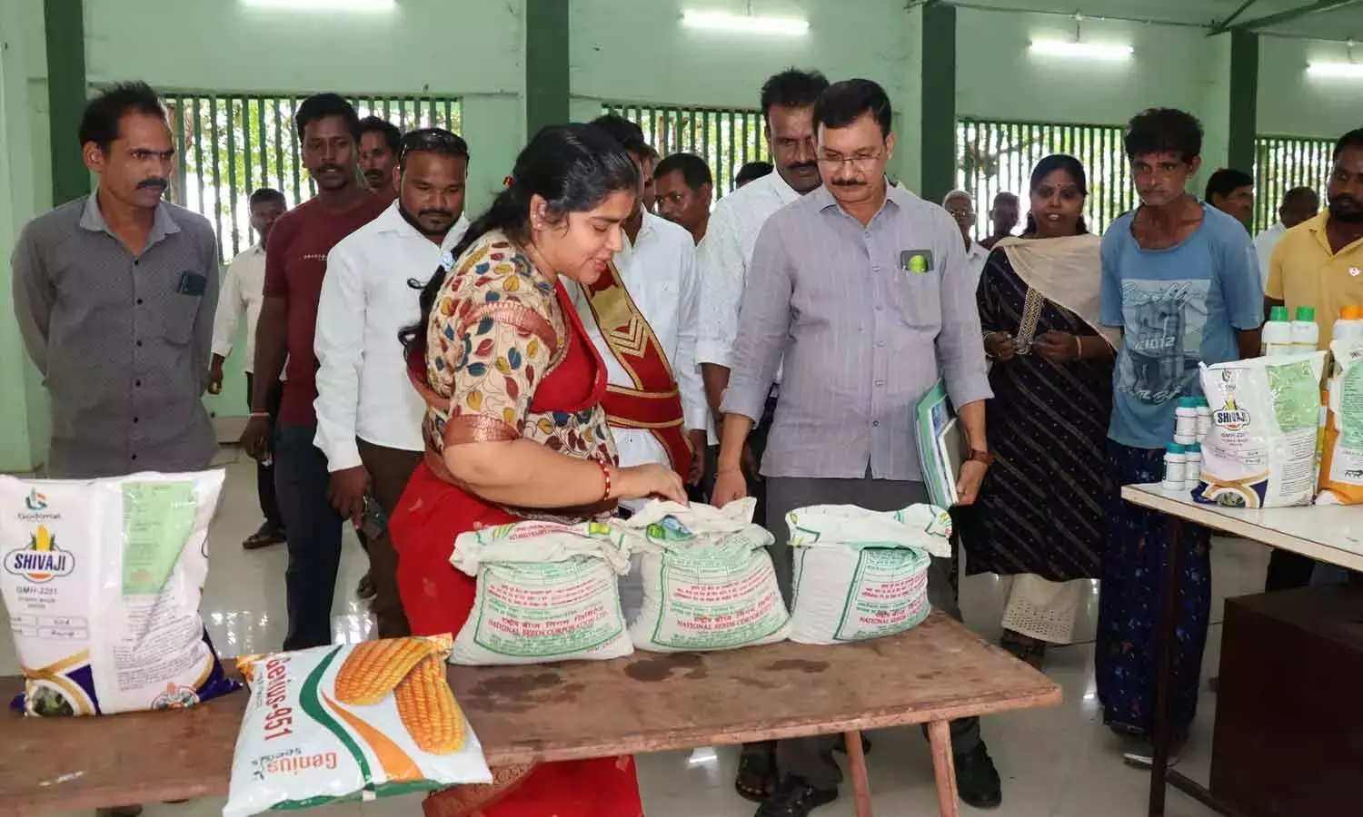 Telangana: कलेक्टर डॉ. सत्या शारदा का कहना है कि गुणवत्तापूर्ण बीज खरीदने के लिए बीज मेलों का उपयोग करें