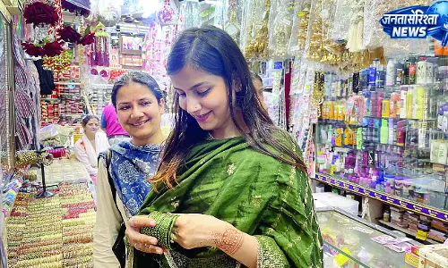 सावन में चूडिय़ों की चमक से सजे सोलन के बाजार