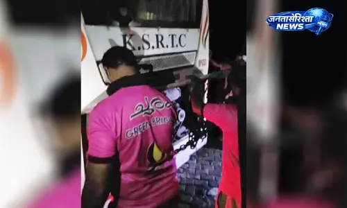 वायनाड पास पर KSRTC स्कैनिया बस फंसी, चार घंटे तक यातायात प्रभावित