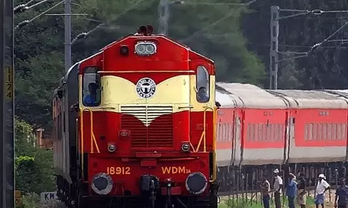 Kolkata: यात्रियों के लिए जरूरी खबर, खड़गपुर मंडल में ट्रेन सेवाएं प्रभावित Kolkata: यात्रियों के लिए जरूरी खबर, खड़गपुर मंडल में ट्रेन सेवाएं प्रभावित