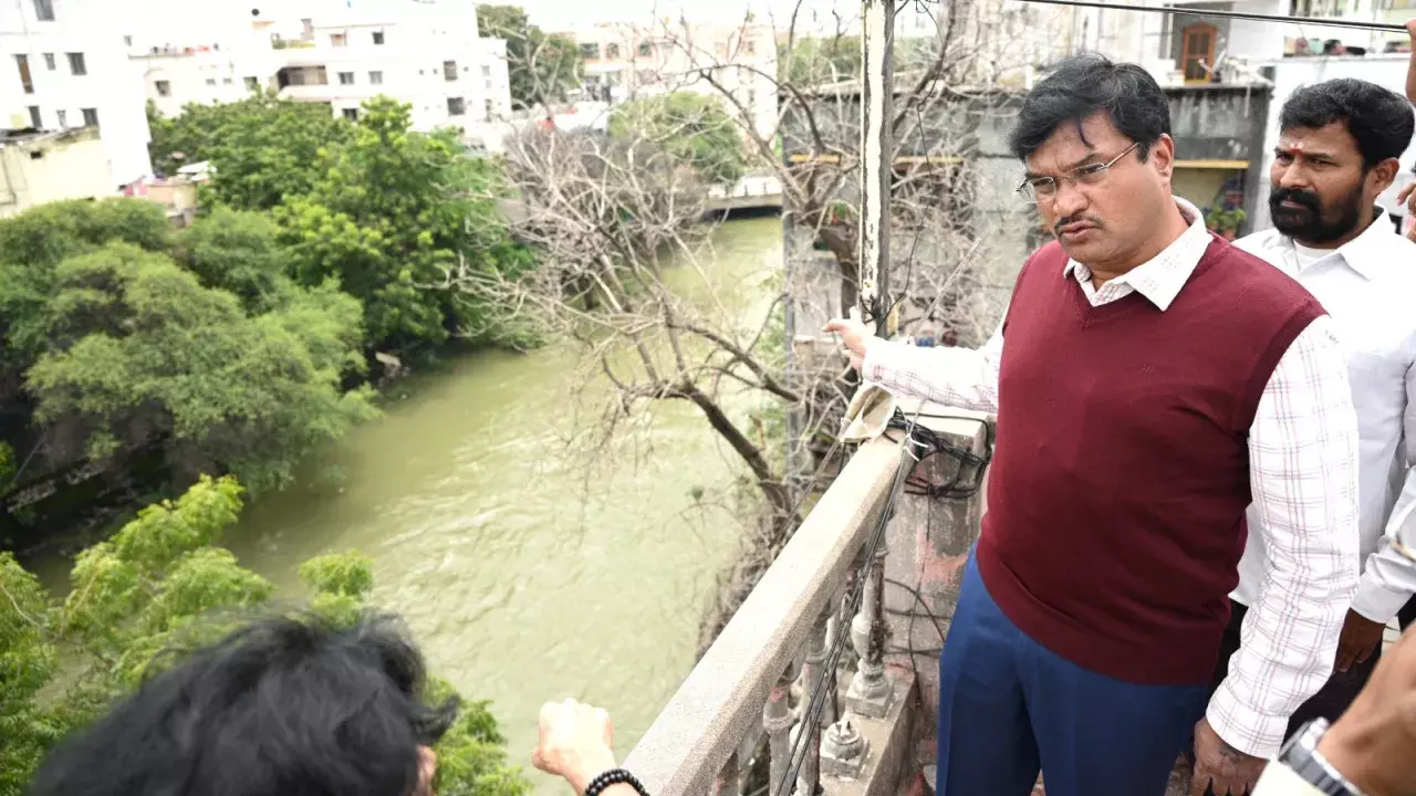 Telangana HC ने मुख्य सचिव को HYDRAA कमिश्नर रंगनाथ को बदलने का आदेश दिया Telangana HC ने मुख्य सचिव को HYDRAA कमिश्नर रंगनाथ को बदलने का आदेश दिया