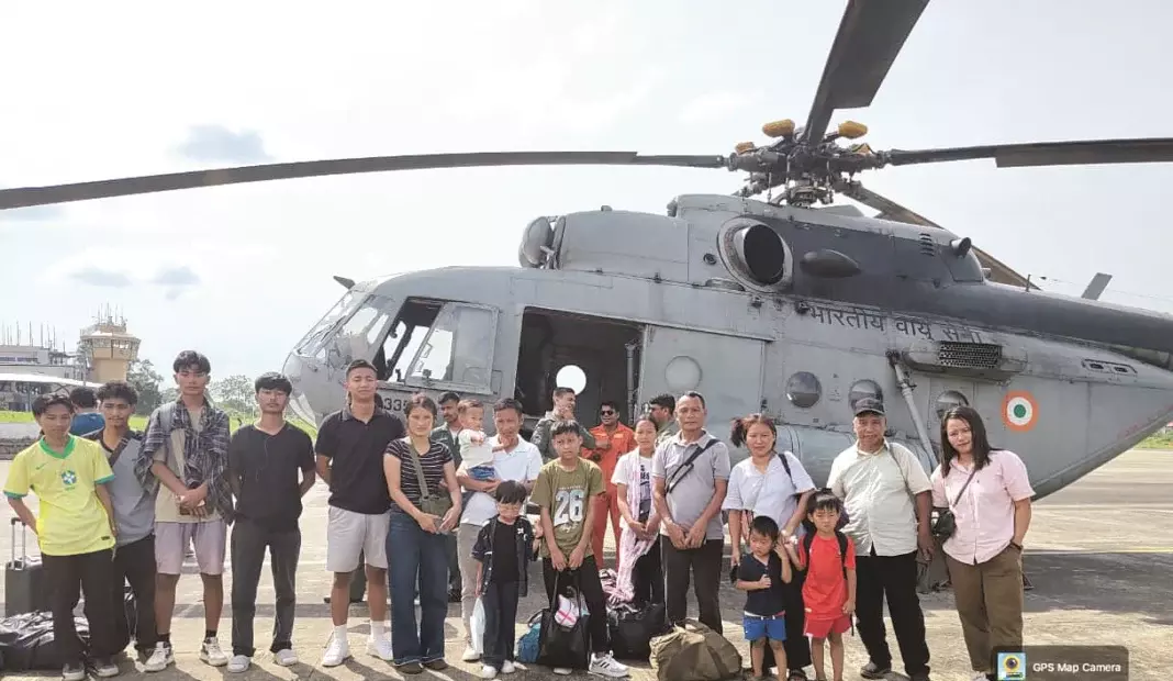 IAF ने नामसांग से फंसे हुए 42 यात्रियों को सुरक्षित निकाला