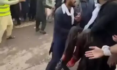 प्रदर्शन के दौरान तनाव, सुरक्षा बलों पर फायरिंग का लगाया आरोप