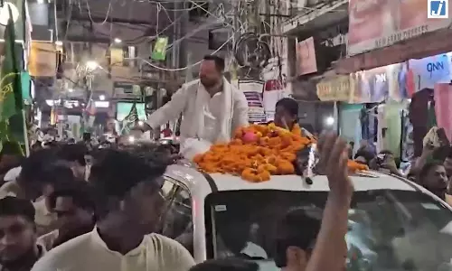 तेजस्वी यादव का रोड शो सब्जीबाग पहुंचा, जनसभा में उमड़ा समर्थकों का हुजूम