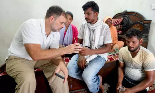 NEET पेपर लीक विरोध प्रदर्शन में चर्चा में आए मोहम्मद इरफान से मिले राहुल गांधी