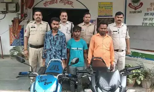 वाहन चोरी के दो मामलों का खुलासा, तीन आरोपी गिरफ्तार