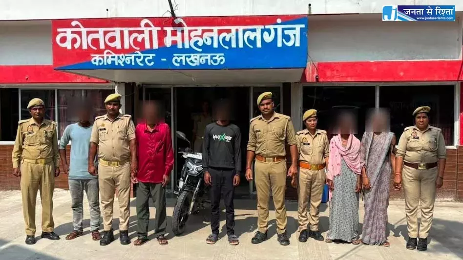 पति-पत्नी ने किशोरी का किया अपहरण, होटल में बंधक बनाकर रेप, वारदात में शामिल दरिंदे गिरफ्तार पति-पत्नी ने किशोरी का किया अपहरण, होटल में बंधक बनाकर रेप, वारदात में शामिल दरिंदे गिरफ्तार