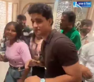 कॉकरोचों ने resignation पार्टी की, video कॉकरोचों ने resignation पार्टी की, video