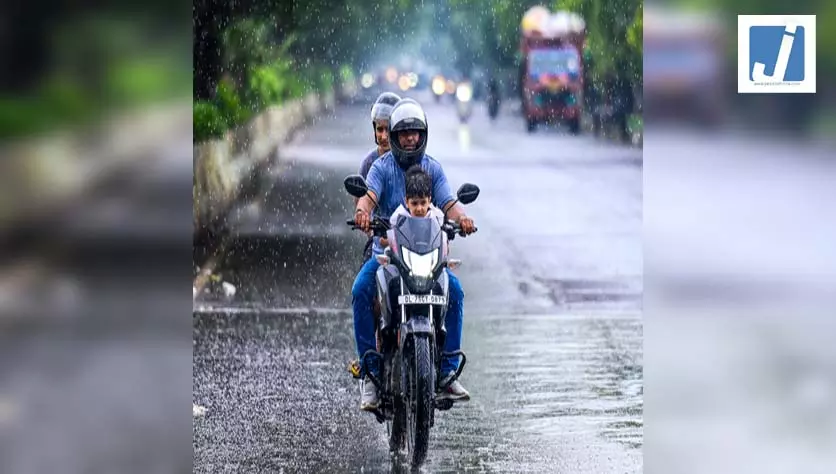 IMD ने कई राज्यों में भारी बारिश की चेतावनी जारी की, अगले 14 घंटे कई राज्यों के लिए मुश्किल IMD ने कई राज्यों में भारी बारिश की चेतावनी जारी की, अगले 14 घंटे कई राज्यों के लिए मुश्किल